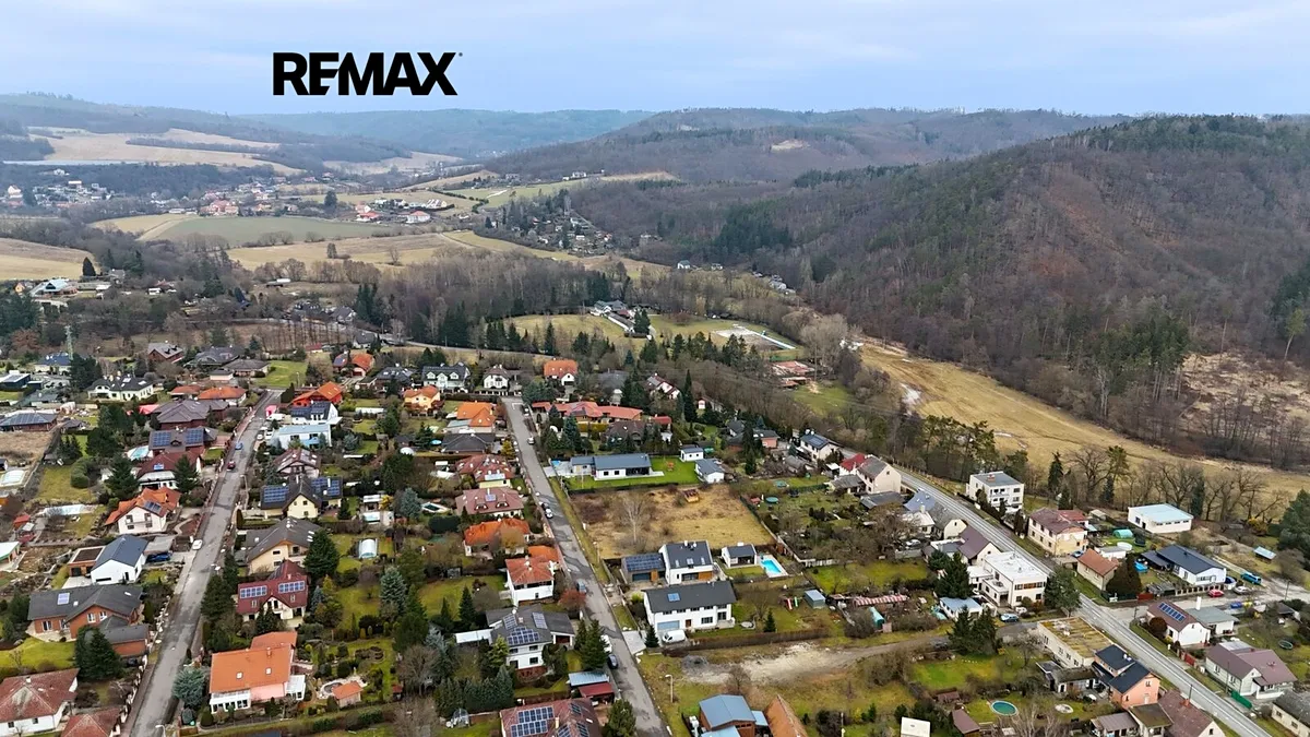 Prodej komerčního pozemku 1063 m²
